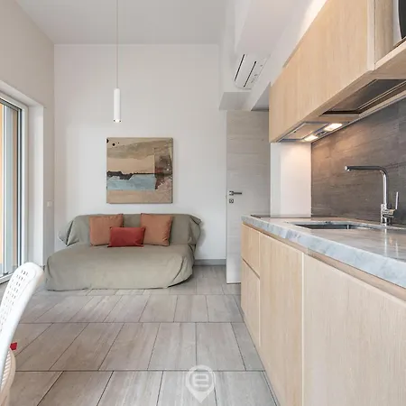 Poetto Sea Breeze - Red * 卡利亚里