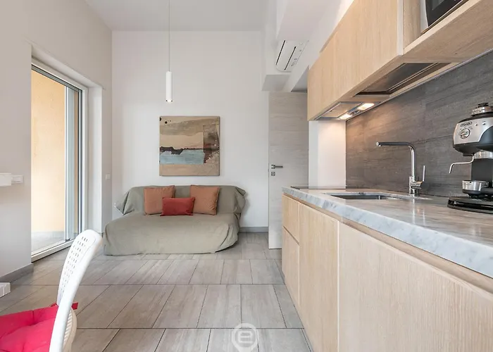 Poetto Sea Breeze - Red * Κάλιαρι